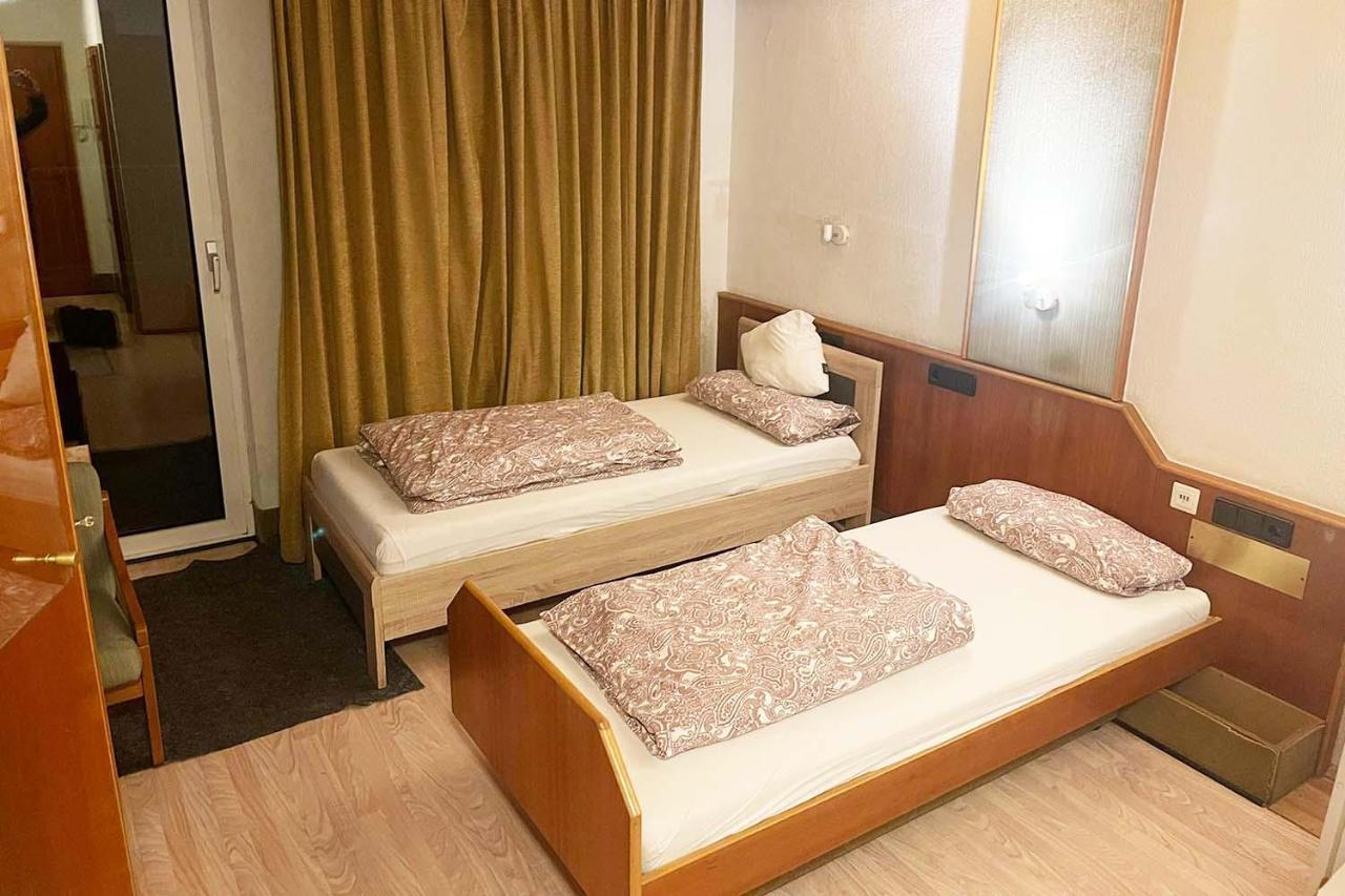 One Room Apartment In แบร์กิชกลัดบัค ภายนอก รูปภาพ