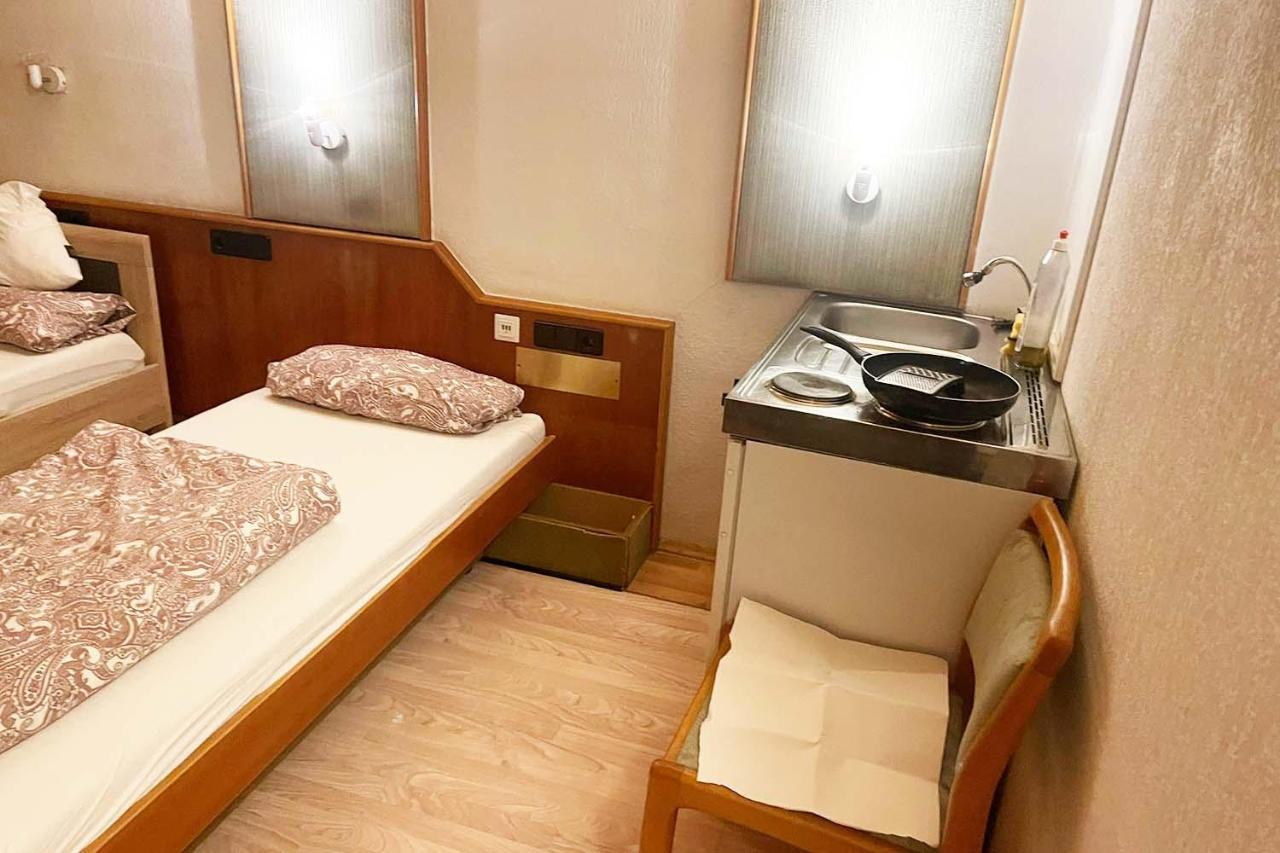 One Room Apartment In แบร์กิชกลัดบัค ภายนอก รูปภาพ