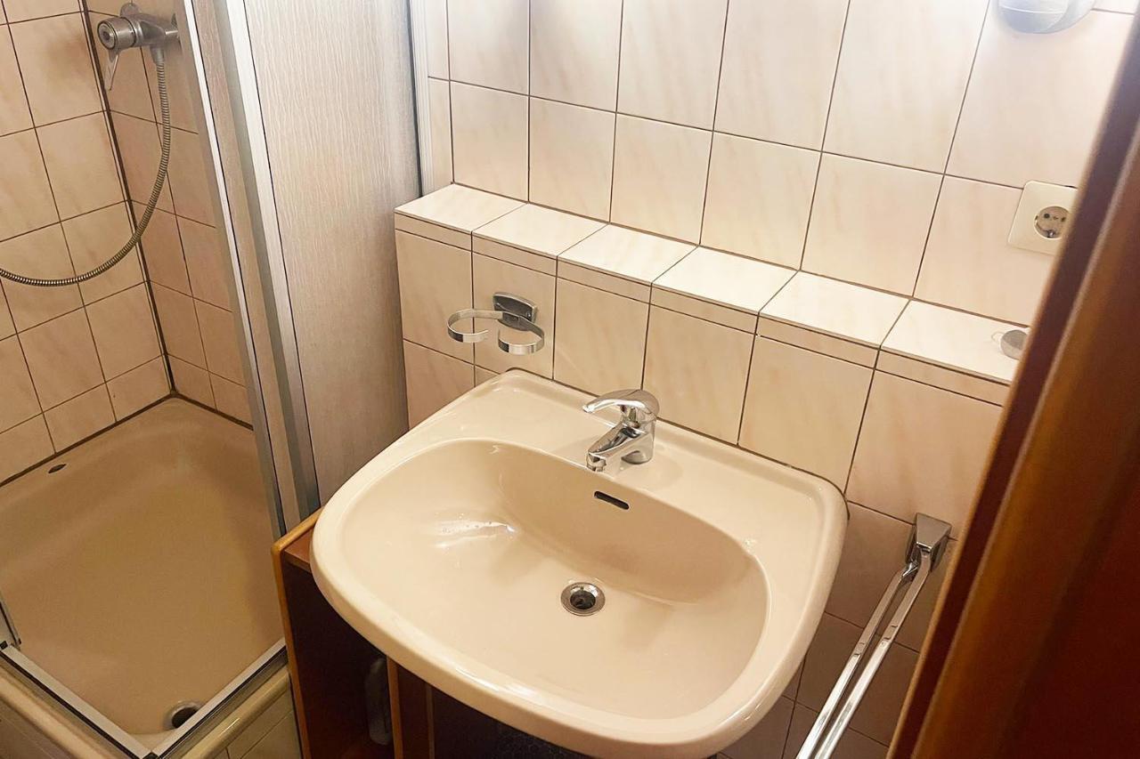 One Room Apartment In แบร์กิชกลัดบัค ภายนอก รูปภาพ
